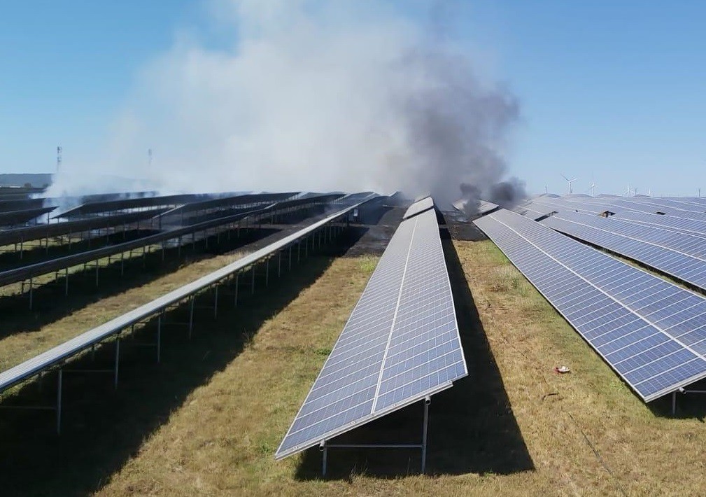 incendiu la un camp de fotovoltaici.jpeg