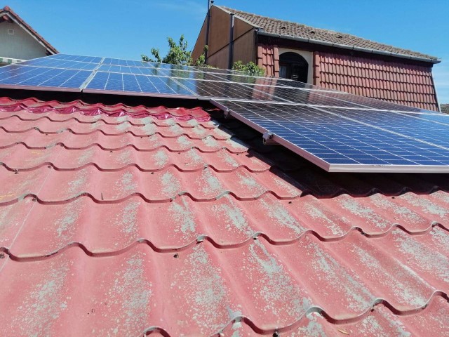 Sistem fotovoltaic montaj.jpg