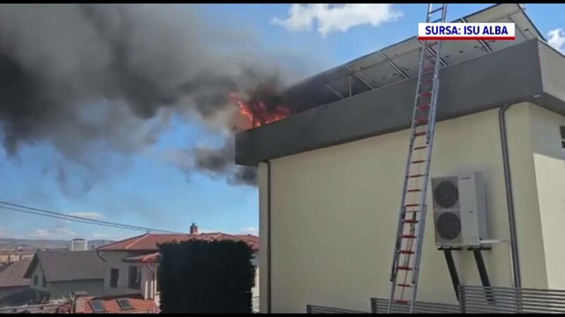casa din arad care a luat foc de la sistemul fotovoltaic.jpg