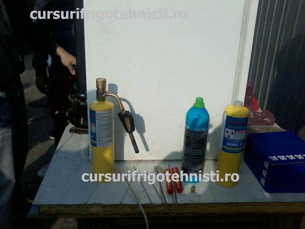 Mapp-ul si butelia de R600a (Custom).JPG