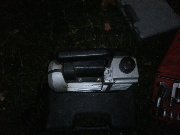 Pompa vacuum 2 trepte.jpg