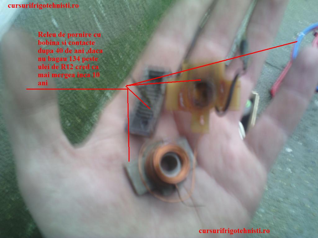 Releu de pornire cu bobina si contacte demontat.jpg