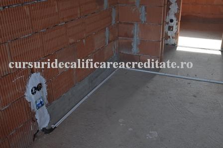 traseu electric pe pardoseala.jpg