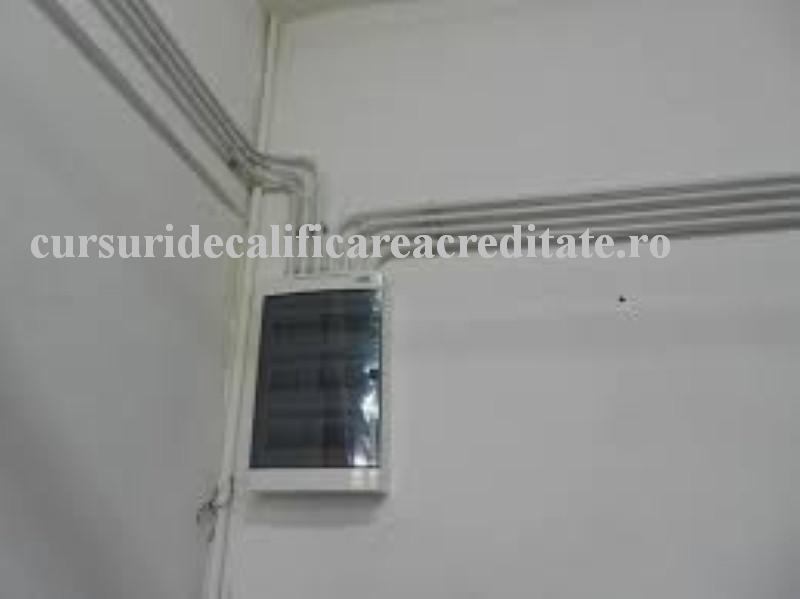 Tablou cu 7 circuite montate aparent.jpg