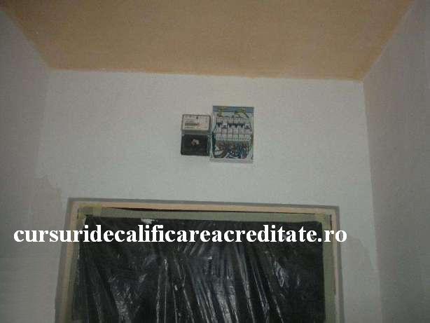 Garsoniera tablou si placa de contor.jpg