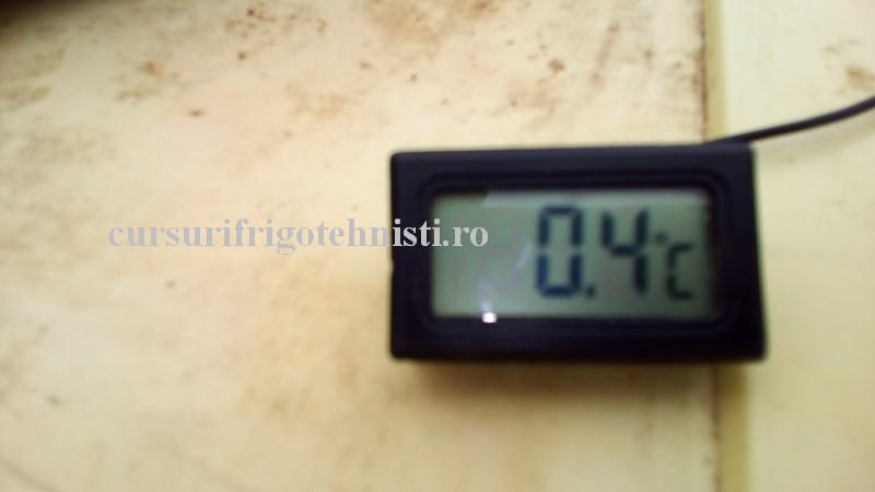 0,4 frigiderul gol 6 (Custom).jpg