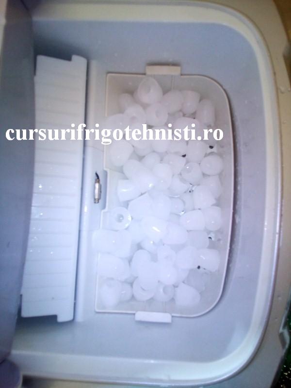 masina gheata cuva cuburi 3 (Custom).jpg