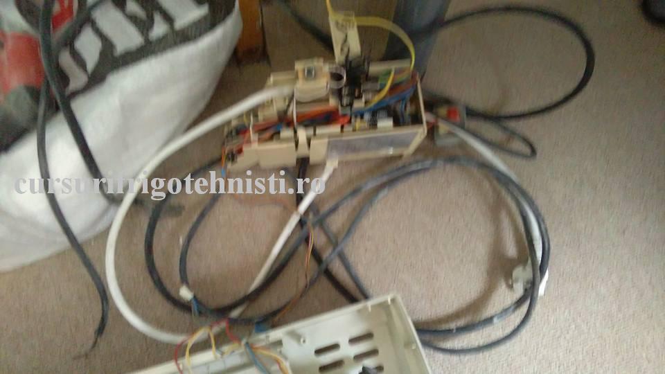 UI demontare placa electr.jpg