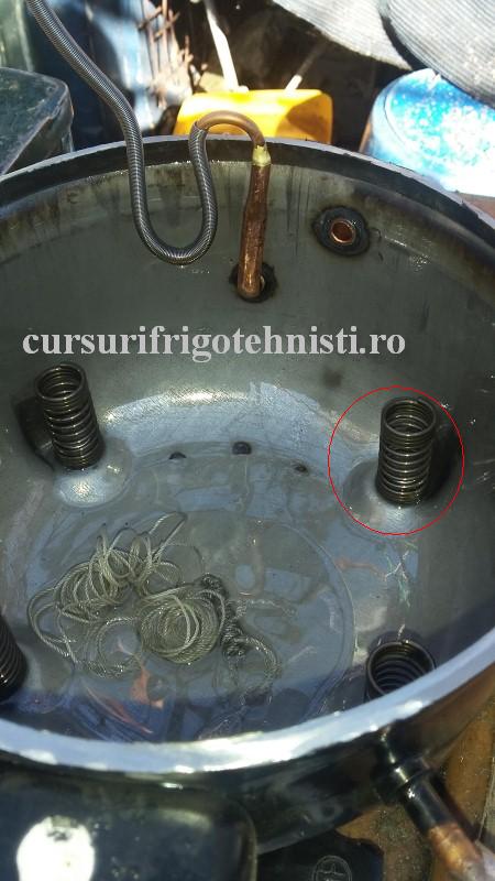 arcurile pe care sta asincronul si comp.jpg