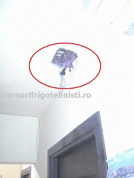 in tavan este doza de lumina ce bine este sa faci un curs de electrician.GIF