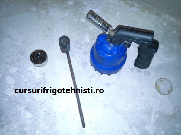 lampa de instalator si ceasca de cositor.jpg