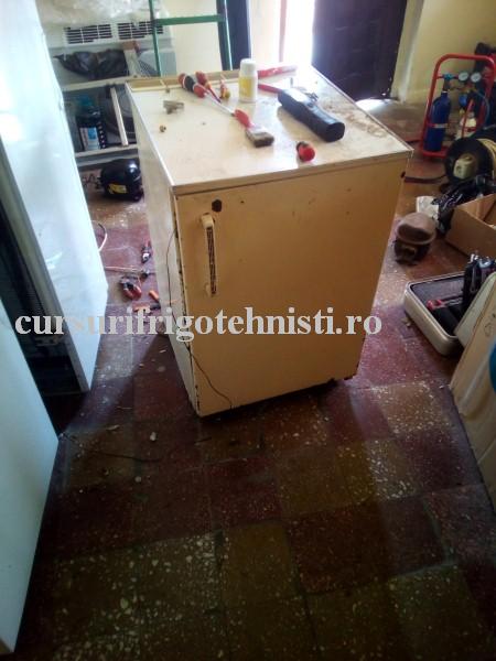 Asa arata primul frigider MADE IN ROMANIA  cu compresie mecanica (Custom).jpg