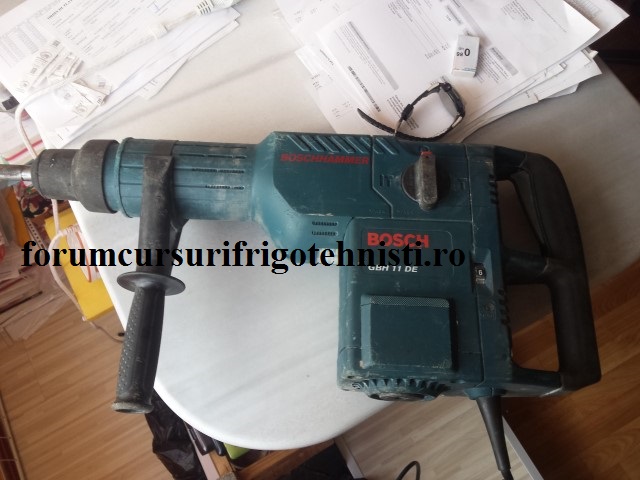 bormasina dat gauri pentru montaj aer conditionat.jpg