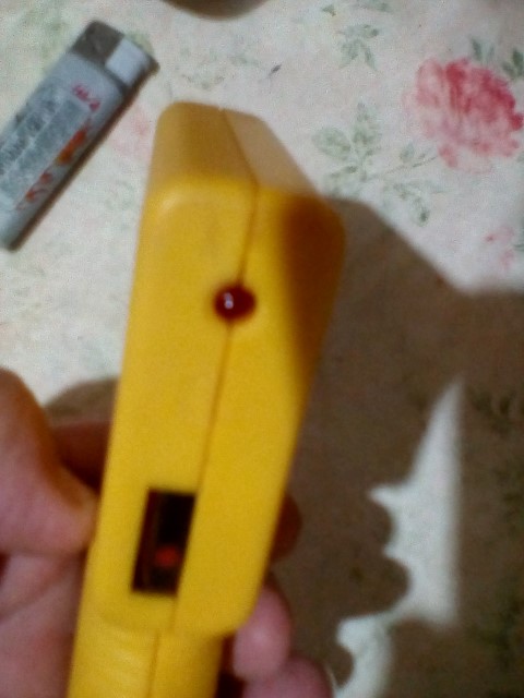 frigotehnisti cu detectorul dai de armatura.jpg