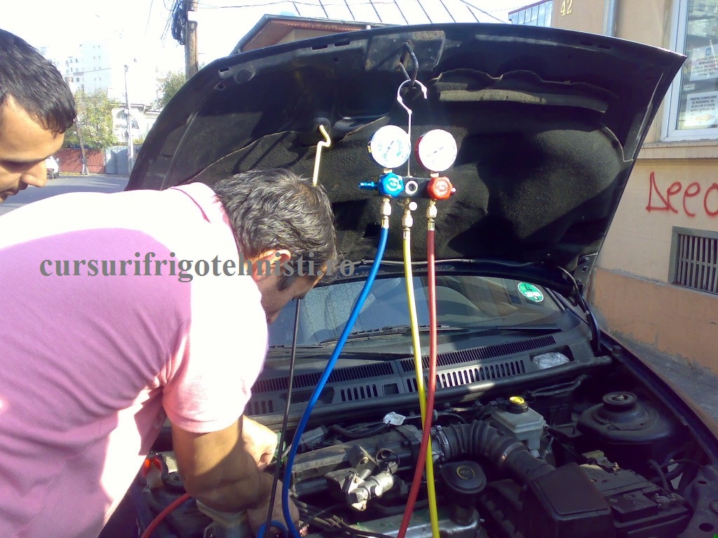 Alta poza aer conditionat montaj cuple la un renault.jpg