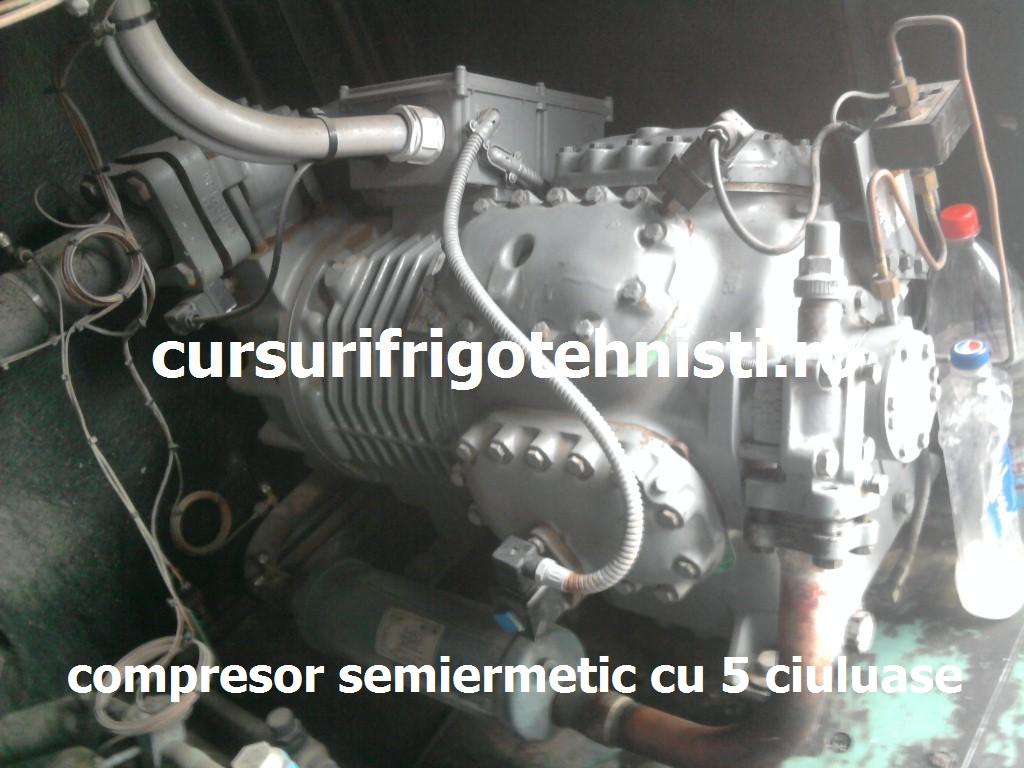 chiller trane compresor semi ermetic cu 3 chiuluase.jpg