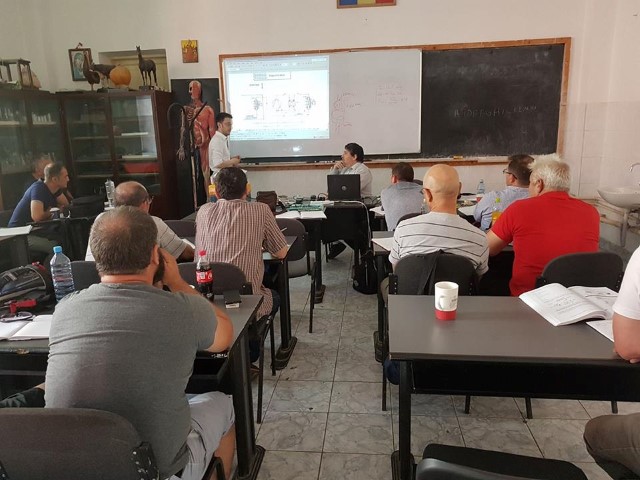 Dupa practica aer conditionat auto comentam la tabla.jpg