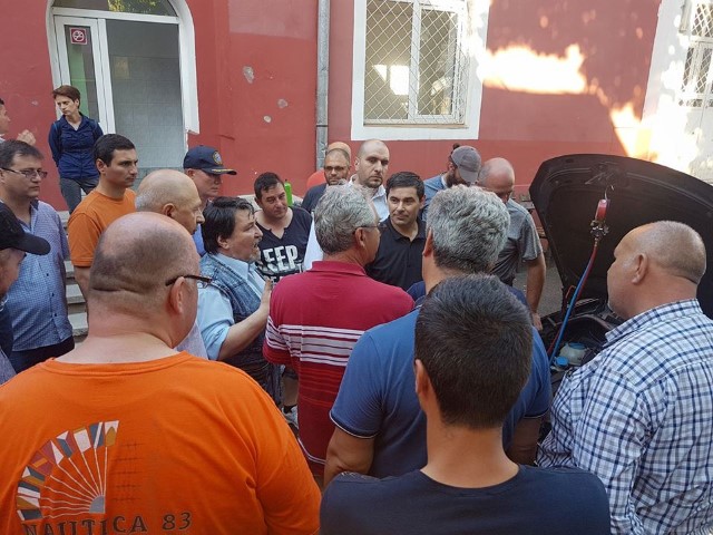 Aer conditionat auto 20 iunie gr 12  frigotehnisti au fost 3 masini.jpg