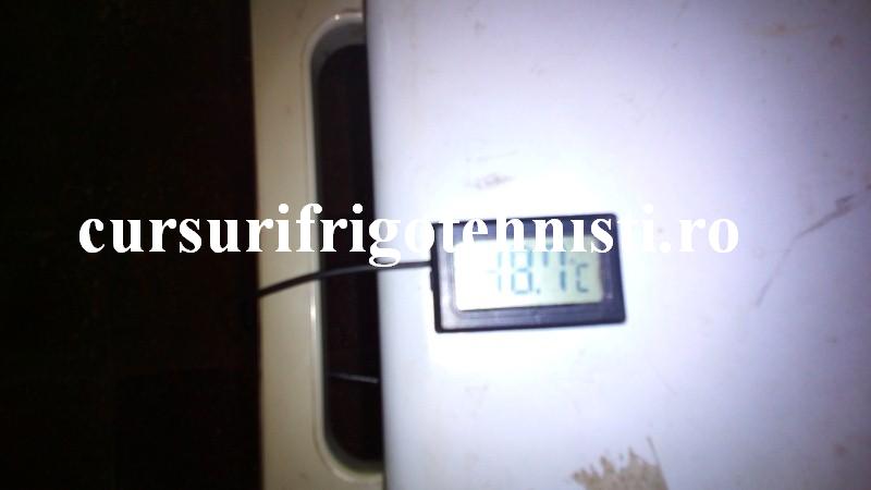 termom arata -18. si tot coboara.JPG
