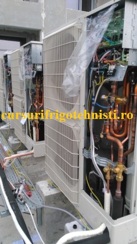 Unitate externa 48000 btu se vede vana cu 4 cai si punctele de masura (Small).jpg