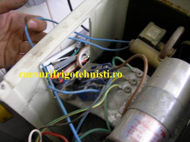 Mistralul are legaturile electrice facute varza de niste distrusi (Small).jpg