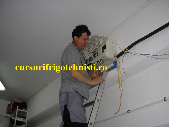 Montaj unitate interna aer conditionat mistral (Small).jpg