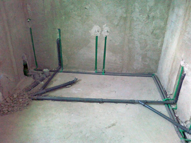 Sanitare si canalizari apa rece calda in pardoseala (Small).jpg