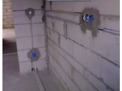 circuite de lumina si prize trase pe pereti de bca.jpg