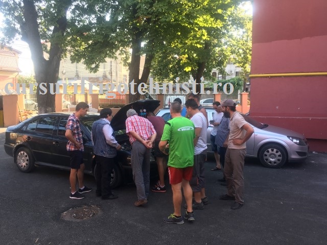 Aer conditionat auto rezolvam presiunile la o skoda.JPG