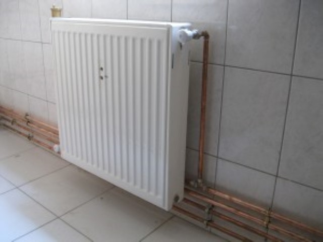 coloane incalzire din teava de cupru caloriferul legat cu teava de 15 (Small).jpg