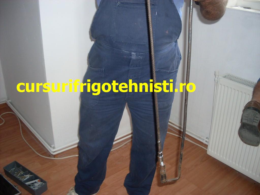 avenm scule speciale de desfacut piulitele unitatii externe  asa am fost invatati la scoala.JPG