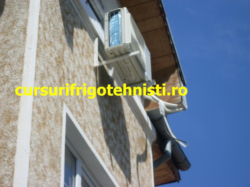 Unitatea externa cu refigerantul recuperat.JPG