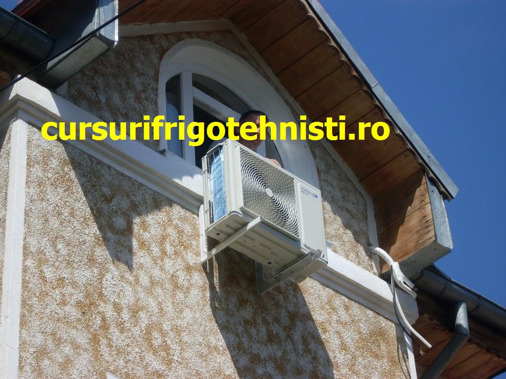 Cam dificil sa o demontam externa necesita o scara sa o dam jos freonul a fost recuperat.JPG