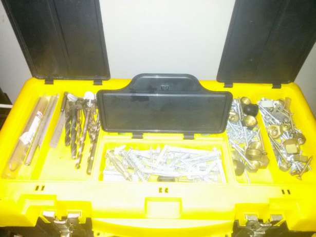 partea de spirale pentru unitati interne aer conditionat si un pumn de dibluri cu holsuruburi.jpg