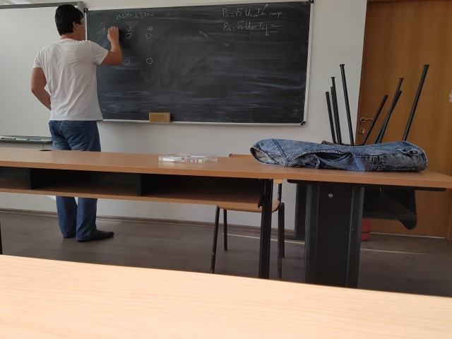 Claudiu va fi un bun electrician.jpg