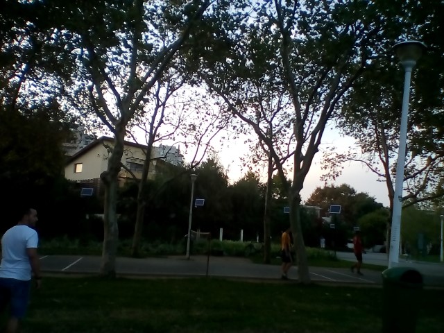 Stalpi de iluminat cu panouri fotovoltaice senzor de crepuscul si lampi led.jpg