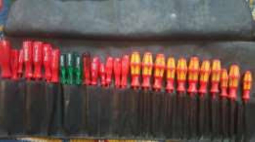 Trusa de surubelnite electrician  garantat pana la 1500 V (Small).jpg