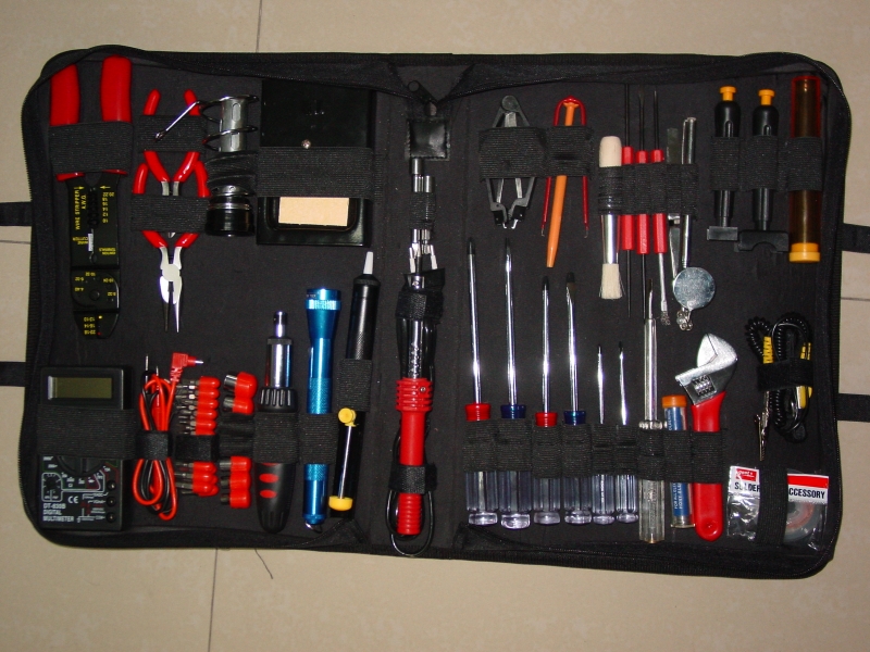 trusa de electrician luata de la targ.jpg