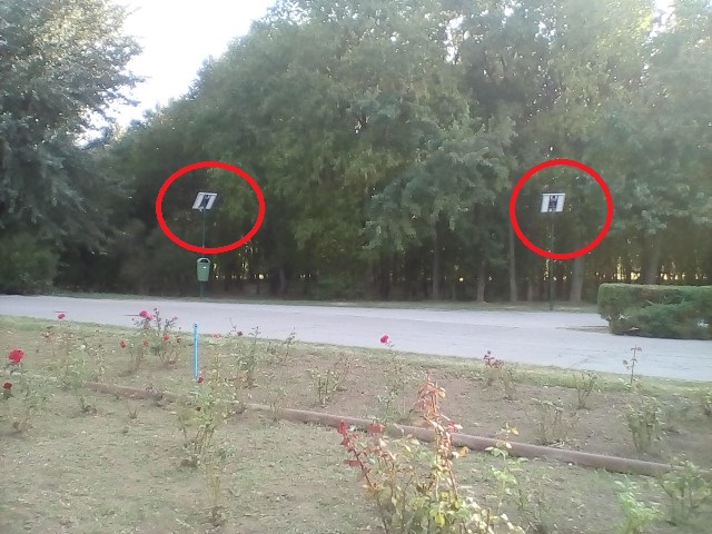 panou fotovoltaic , off grid montat intre pomi.jpg