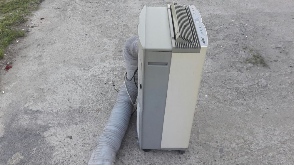 aer conditionat portabil 12000 btu ,condensator fisurat l-am rezolvat la vara il marit.jpg
