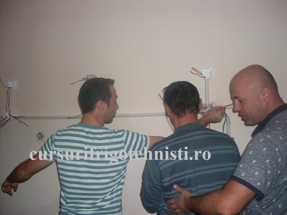 executie circuit de iluminat cu aprindere lampa din 3 locuri.jpg