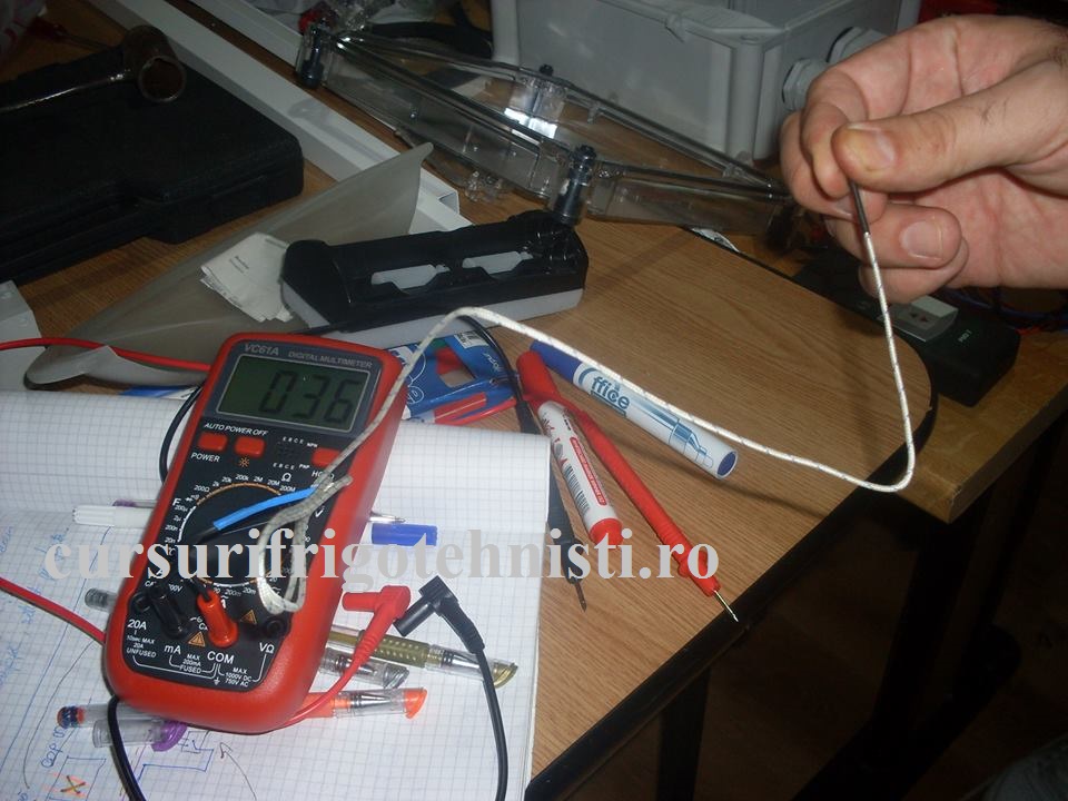 aparat de masura multi tester  U=1000V 20A 20 mega ohmi ,continuitae capacitati ,curent alternativ curent continuu.jpg