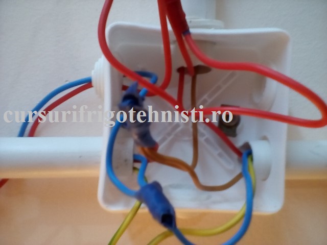 tot legatura in doza la intrerupator.jpg