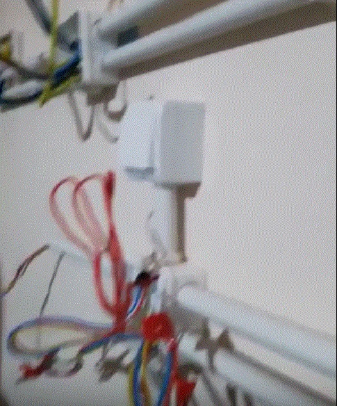 Legaturi in doze , circuite de lumina si prize...jpg