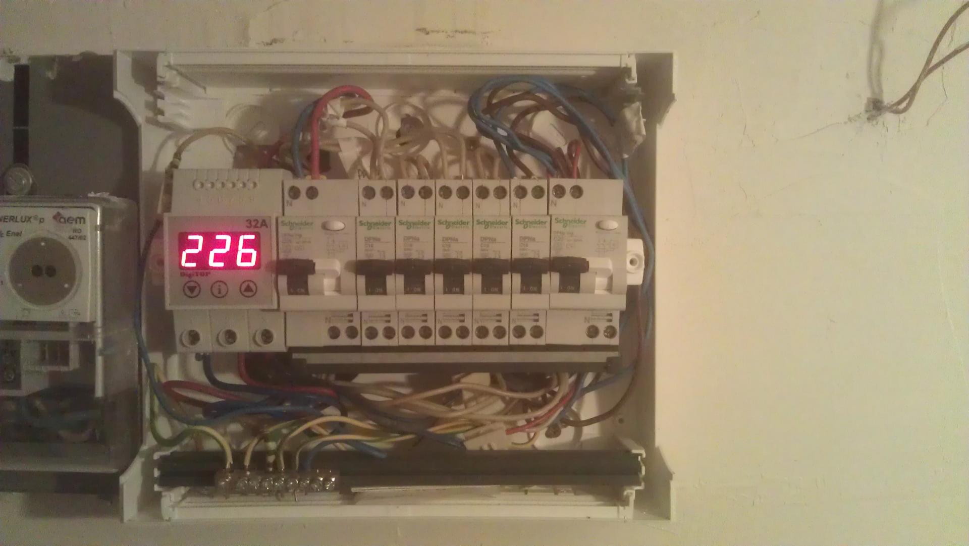 Tablou electric prevazut cu senzor de supratensiune 230V 32A cum am invatat la practica.jpg