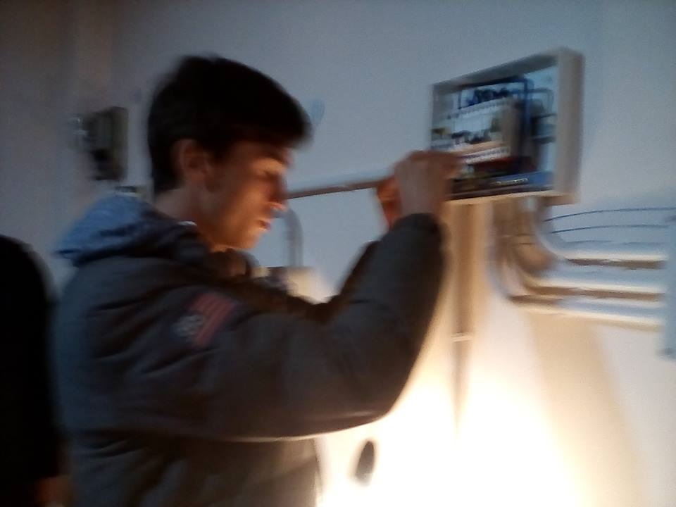 Practica electricieni probam un circuit de lumina facut de noi.jpg