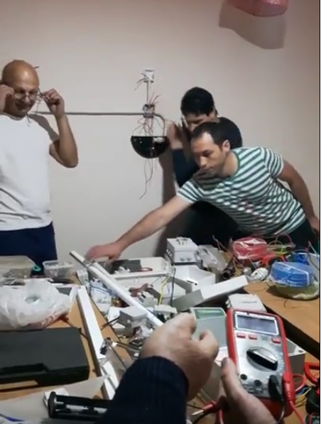practica electricieni masa plina cu scule , prize corpuri iluminat , colaci de conductoare , BPM  aparate de masurat tensiune curent rezistenta.jpg