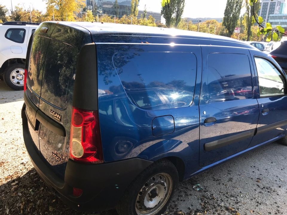 Masina de la firma cu aerul conditionat defect , cupleaza compresorul.jpg