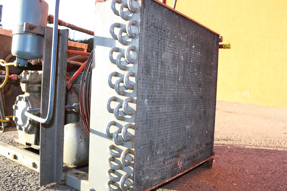 Compresor semiermetic , condensator racit fortat , ventilator axial.jpg