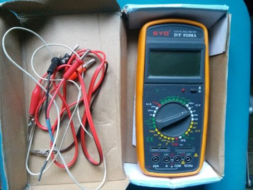 Multimetru profesional Masoara tensiune intensitate caopacitate condensatoare temperatura capacitanta frekventa.jpg